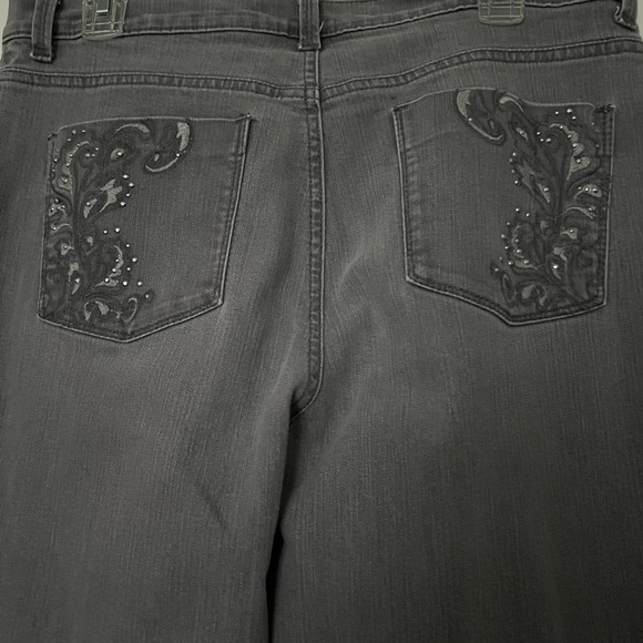 Gloria Vanderbilt Pants - Gloria Vanderbilt Gray jeans decorative back pockets size 12.